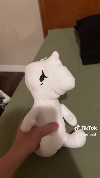 My plushie is green and retired now #smilingfriends #zachhadel #oney #charli #pim