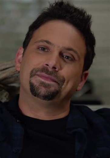 Suburgatory S01:E11 - Out in the Burbs