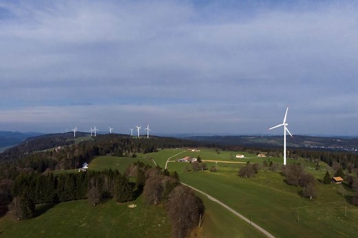 La production d'énergie éolienne atteint des records en Suisse | RTS