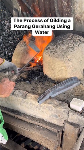 SULAIMAN on Instagram: "The process of gilding the jaw machete using traditional techniques using water to achieve maximum strength and sharpness. Each step is performed manually by an experienced blacksmith, from heating to cooling. The combination of fire, iron, and craftsmanship produces a strong and durable machete #fblifestyle #blacksmith #blacksmithing"