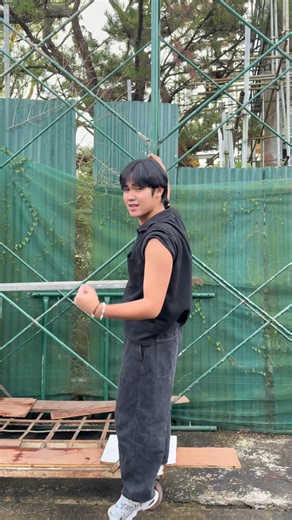 𝐌𝐄𝐄𝐓 𝐘𝐎𝐔𝐑 𝐏𝐀𝐒𝐈𝐊 𝐏𝐄𝐑𝐅𝐎𝐑𝐌𝐄𝐑𝐒 𝐅𝐑𝐎𝐌 𝐒𝐇𝐀𝐃𝐎𝐖𝐒 Ang Disyembre ko ay MASAYA, dahil back to back to back and performances sa Pasiklaban 2025 Ngayong holiday season, maghanda na kayo dahil hindi lang gifts ang makukuha mo, kundi mga performances na siguradong magpapasaya sa’yo! You better watch out, you better not cry, dahil talaga namang its gonna be a December to Remember! 🎤💥 To get you even more excited, Meet our Performers from Shadows! 𝐏𝐫𝐞𝐬𝐞𝐧𝐭𝐞𝐝 𝐁𝐲: UP Si