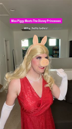Miss Piggy Meets The Disney Princesses! #themuppetshow #themuppets #misspiggy #disney #disneyprincess #cosplay #funnyreels | Mrthomasenglish