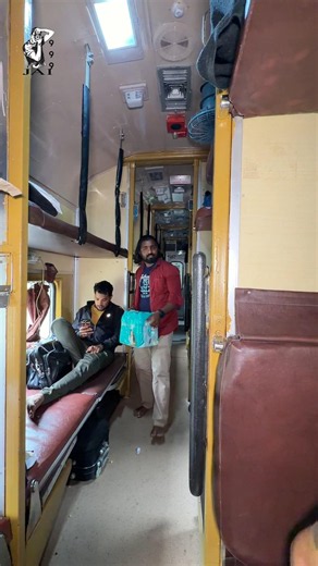 Train lo🚇😁||#999india #comedy #comedyfilms #funny #comedymovies #funnycomedy #shorts #amma