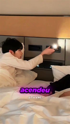 He just wanted to sleep… but his brother wouldn't let him 😤💡