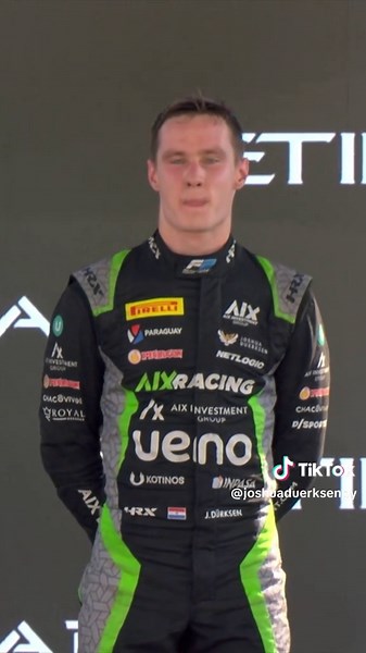 Joshua Duerksen y la celebración del himno paraguayo