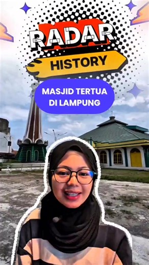 Masjid Jami’ Al-Anwar bukan sekadar tempat ibadah biasa, melainkan masjid tertua di Lampung yang pertama kali dibangun pada tahun 1839 oleh para pendatang asal Bone. Bangunan penuh kenangan ini sempat luluh lantak diterjang tsunami dahsyat akibat letusan Gunung Krakatau tahun 1883, namun semangat warga kembali membangkitkannya hingga berdiri kokoh kembali pada tahun 1888. Di dalam masjid ini, kamu bisa menemukan