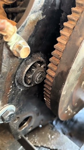 How a Starter Motor Engages the Flywheel ⚙️ #shorts