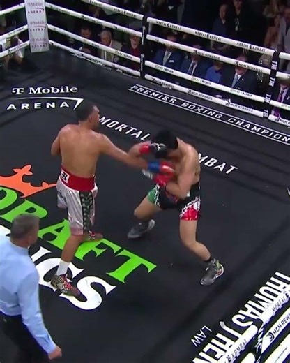 Benavidez concussive power drops Zurdo in RD4