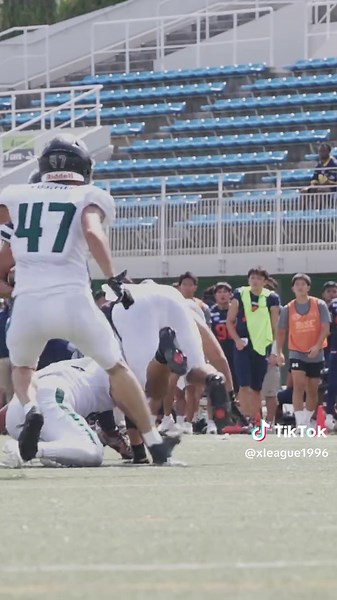 タックルを交わしてタッチダウンの瞬間