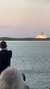 Momento da captura do Super Heavy visto pelo público na Starbase. Créditos: Ross (no X @ rpoo ) | Ned Oliveira / Astronomia