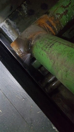 #WaterPipeBurst#HighPressurePipe#PipeExplosion#WaterLeak#BurstPipe#PlumbingFailure#WaterDamage