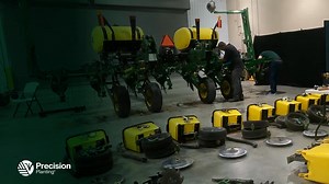 6.7K views · 17 reactions |  Știai că fermierii economisesc până la 60 % la achiziția unor semănători noi? Secretul? Retrofit. Aceeași semănătoare, modernizată cu tehnologie de ultimă generație. Sezon nou, agricultură mai inteligentă.  #MândruSăFacRetrofit | Precision Planting | Facebook