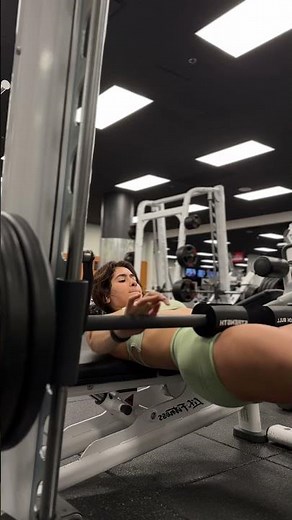 Smith machine hip thrust