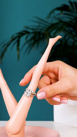 Still got your old dolls and you don't know what to do with them? Try this! | 5-Minute Recycle