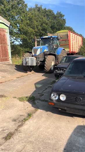 Comparing New Holland T7 and John Deere Tractors