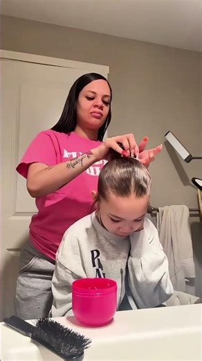 Sa fille, qui est très difficile, a enfin dit « oui » à sa nouvelle coiffure