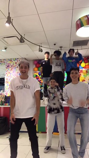 #charlidamelio #lilhuddy #chasehudson #curtisnewbill #larray #noahbeck #jamescharles #fyp #fypシ #fypage #fypシ゚viral #fypdongggggggg #trending #viral