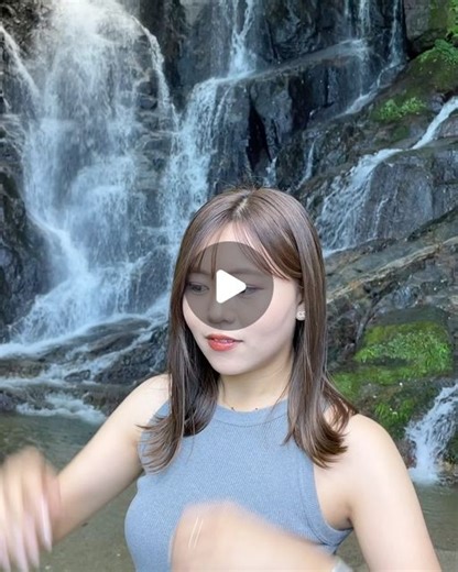 倉本 彩 / KKT 熊本県民テレビアナウンサー on Instagram: "🚿 家族で白糸の滝へ🌿 おそらく小学生以来、、、🙂‍↔️ マイナスイオンを浴びてリフレッシュ出来ました あすからまた頑張ります🌝✨ #倉本彩 #福岡 #福岡観光 #福岡県 #糸島市 #糸島ドライブ #糸島観光 #糸島スポット #ドライブ #itoshima #itoshimacity #fukuoka #fukuokapics #fukuokatrip #fukuokajapan #fukuokatravel #japantravel #japantrip #water #waterfalls #waterfall #shiraitofalls #白糸の滝 #夏 #夏服 #アナウンサー #アナウンサーコーデ #女子アナ #タンクトップ #私服"