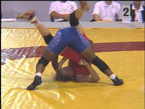 women wrestling