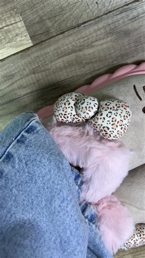 Kitty lover: cozy Hello Kitty winter slippers