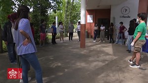 24K views · 1.3K reactions | El Papa Francisco se encuentra con dos asociaciones católicas (30 de abril de 2021) Dando un nuevo impulso a su labor evangelizadora y evidenciando el rol esencial de los laicos en la misión eclesial, el Santo Padre acogió en el Vaticano a dos asociaciones que movilizan a numerosos cristianos que sirven en la Iglesia y al mundo. | Vatican News | Facebook