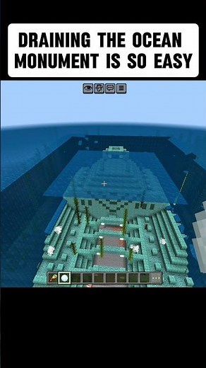 Minecraft But draining the ocean monument is so easy ☠️ || #minecraft #shortvideo