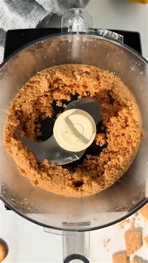 This mini cheesecake recipe is made with a sweet and salty crust, cream cheese, Greek yogurt, honey, vanilla, and lemon zest making them the perfect dessert. Comment LINK below and we'll send you the recipe! cheesecake cups | mini snacks | dessert recipes | fit foodie finds https://fitfoodiefinds.com/lemon-mini-cheesecakes/ | Fit Foodie Finds