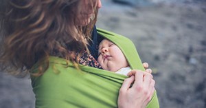 How to make a baby carrier out of a blanket