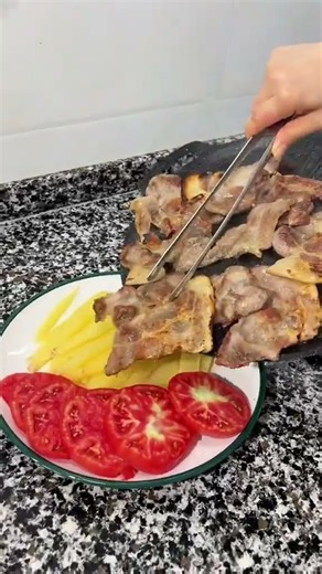 烤肉。 #原汁原味特色美食 #超級無敵下酒菜 #烤肉 #烤肉自助#烤盤