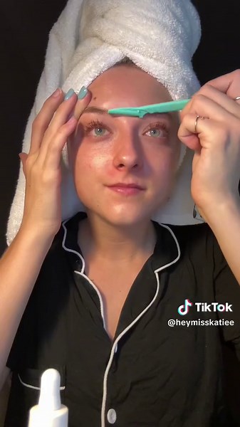 Refreshing Dorm Shower Routine for a New Week | Katie Showers