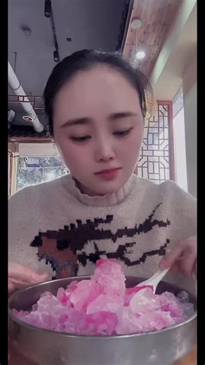 #ice #eatingasmr #yummy #crushingasmr #fypp