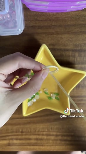 Hướng Dẫn Làm Vòng Tay Hoa Đơn Giản Và Đẹp