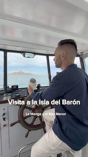 📍¿Conoces este espacio natural del Mar Menor? 🏝️✅Se encuentra en el área protegida Espacios Abiertos e Islas del Mar Menor, donde la fauna y flora , están conservadas y se respira paz🐐🌲.🤔¿Conocías el Misterio en la Isla del Barón? 👉🏼Los pescadores dicen que aún ven un ánima por la ínsula. Es el espíritu de la princesa rusa que mató el barón de Benifayó, un hombre que defendió con la espada el honor de la reina, aunque nunca encontró el amor.ℹ️La Isla del Barón es la isla más grande del Ma