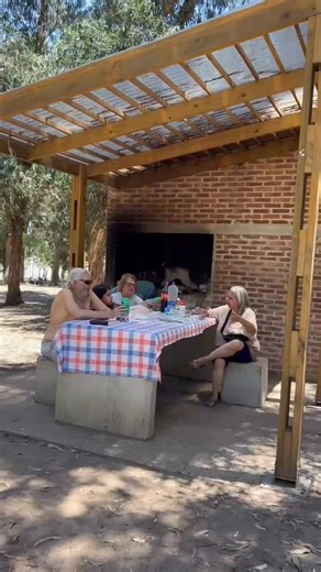 Intendencia de Montevideo | Subí el volumen… y disfruta de la naturaleza 🔊 El parque Punta Espinillo es un espacio para disfrutar de un asado, juegos, playa y una... | Instagram
