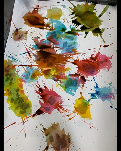 Splatter Painting Fun! Today the children explored cause and effect through an exciting splatter painting experience! Using hammers and paint, they discovered how different amounts of force and direction created unique splatter patterns. 💥🎨 This hands-on activity encouraged curiosity, experimentation, and fine motor skill development — supporting VEYLDF Outcome 4: Children are confident and involved learners. The children expressed their creativity while making predictions, testing ideas, and 