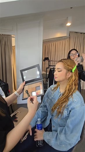 Behind the scenes, getting her photoshoot-ready with @GRWMCosmetics ✨ @manilafashionrunway @blockmodelmgmt @blockmodelingschool | Cathy Licas MUA
