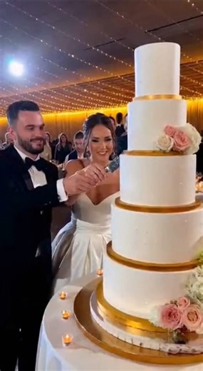 “Big Fat Wedding Bigger Cake FAIL😳” #weddingfail #cakefail #weddingdisaster #funnywedding #partyfail