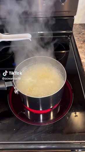 #cooktok #foodtok #lifehack #lifetips #TheRealPussinBoots #lifehacks #kitchen #hacksoflife #tipsandtricks #kitchenhacks