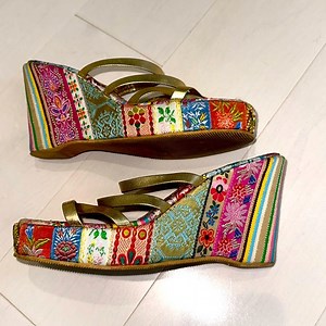 Petro Zillia Embroidered Platform Sandals with Gold Leather Straps Size 8