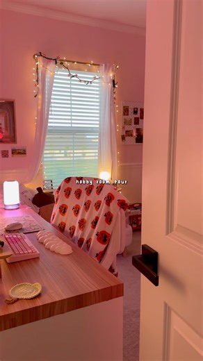 Hobby room /gaming setup tour 🍂 #cozygamingsetup #cozygaming #readingnook #bookshelf #cozyhobbies