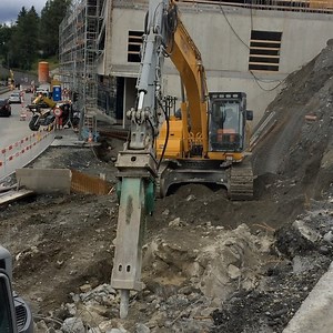 3.1K views · 82 reactions | KOMATSU PC290 LC @big_machinery (2017) ____________________________________ #demolition #komatsu @komatsueurope #pc290 #flims #laax #graubünden #switzerland #crusher #shear #heavyequipment #heavyequipmentnation #construction #bau #constructionsite #baustelle #excavator #digger #bagger #concrete #soil #earthmoving #bigmachinery | BigMachinery | Facebook