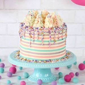 78K views · 101 reactions | I’ve been dairy free for exactly 29 days, 3 hours and approximately 7 minutes.  So of course, I’m currently dreaming about this delicious buttercream icing I made using a recipe from SugarHero @elabau.  Guys, it’s no joke the yummiest icing I’ve ever eaten..and eaten and eaten.  Make a double batch just trust me. 浪 Have you ever tried making a cake before?  | Sweet Red Poppy | Facebook