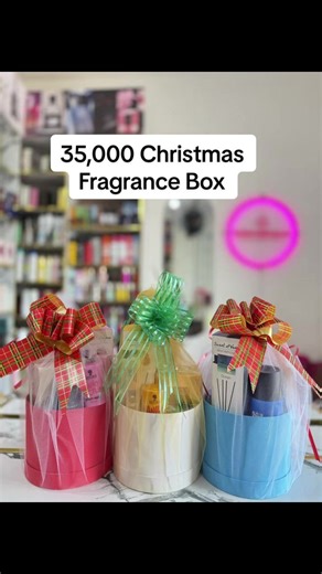 This can be you too… Get these boxes of goodness at just 35,000 for your loved ones just before Christmas✅ Contents: ▪️100ml perfume ▪️100ml reed diffuser ▪️100ml body mists OR 250ml Riggs ▪️35ml pocket perfume ▪️Hand cream OR 10ml packet oil #christmasgifts #birthdaygift #perfumehamper
