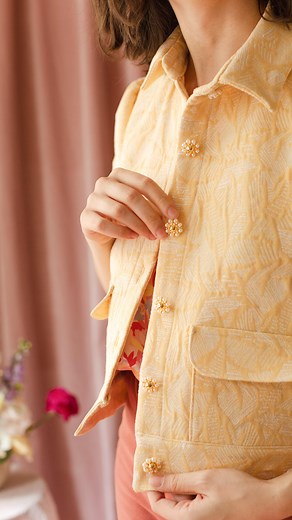 Estelle 👗 Créatrice de patrons de couture | Nouveau projet en cours ✂️✂️✂️ L’idée vient de l’une des clientes de la boutique éphémère : coudre mon patron Glen Coe en sur-chemise, donc... | Instagram