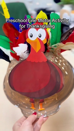 🦃 Thanksgiving fun meets fine motor mastery! 🍁 We turned an old colander into the cutest turkey for a hands-on Montessori activity toddlers can’t resist. Little hands poke colorful feathers through the holes, strengthening pincer grip, hand-eye coordination, and concentration. These are the same muscles they’ll later use for writing, eating, and self-care! A simple, sensory play way to celebrate Thanksgiving while supporting real skill development. Montessori magic, holiday joy, and fine motor