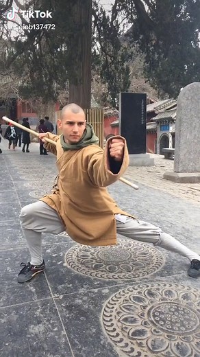 Shaolin monks are good at using sticks, which is well known to all over the world. So much so that Shaolin martial arts must be called Shaolin stick method.#我要上热门