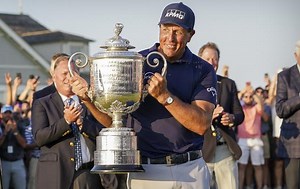 USPGA : 6e victoire en Majeur pour le vétéran Mickelson, entré dans l'histoire du golf