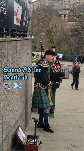 Authentic Bagpipes in Edinburgh Scotland 🏴󠁧󠁢󠁳󠁣󠁴󠁿 #Shorts