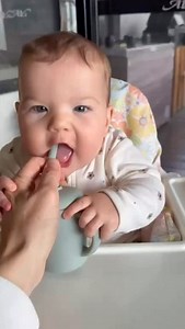 47K views · 346 reactions | Is your little one starting to explore straw drinking? This can be a challenging (and messy!) time for most kids. But we have you covered with some tried and tested hacks for easing the transition to straw drinking! Any questions? Or any success stories using these techniques? Pop them in the comments below for our speech pathologist Emily to answer | Boob to food | Facebook