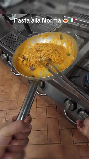 Most people ruin this pasta… This is how Italians actually do it 🇮🇹🍆 #a#authenticitalianc#chefmodek#kitchenlifeviralfood